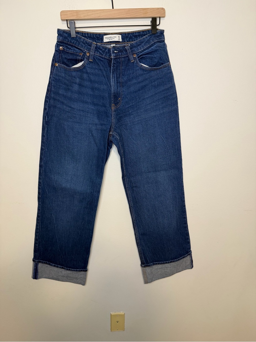 Abercrombie & Fitch The 90’s Relaxed Jean High Rise 8 SHORT Dark Cuff